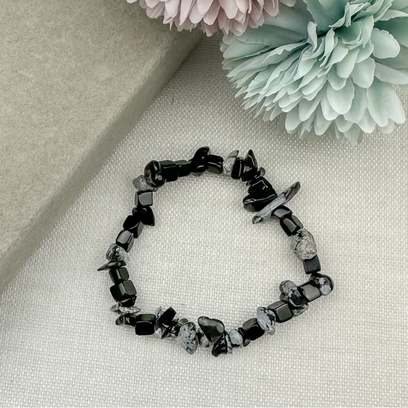Snowflake obsidian crystal chip bracelet - Picture 5 of 6